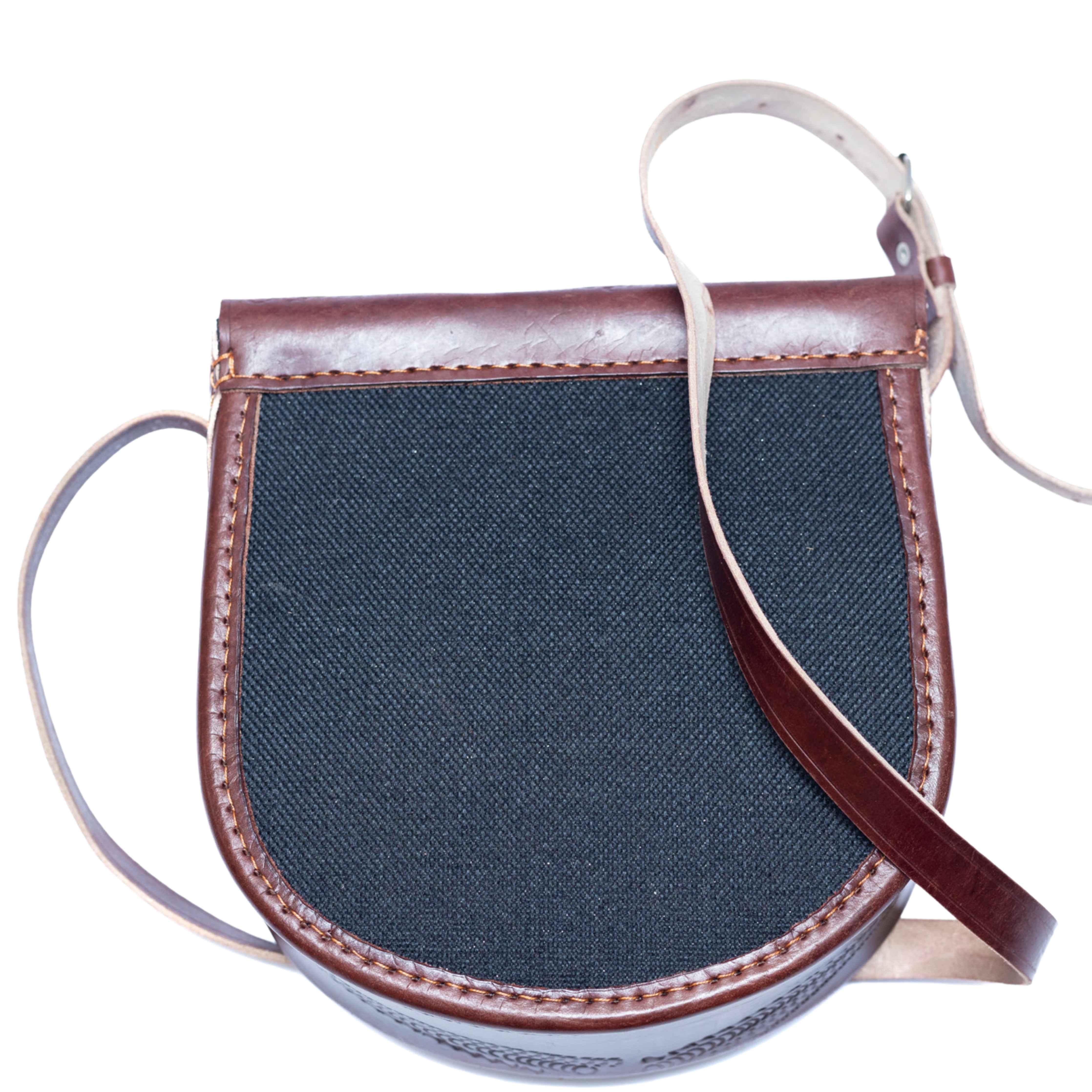 Bolso retro tejido a mano SwaScan: una mezcla de tradición y elegancia moderna